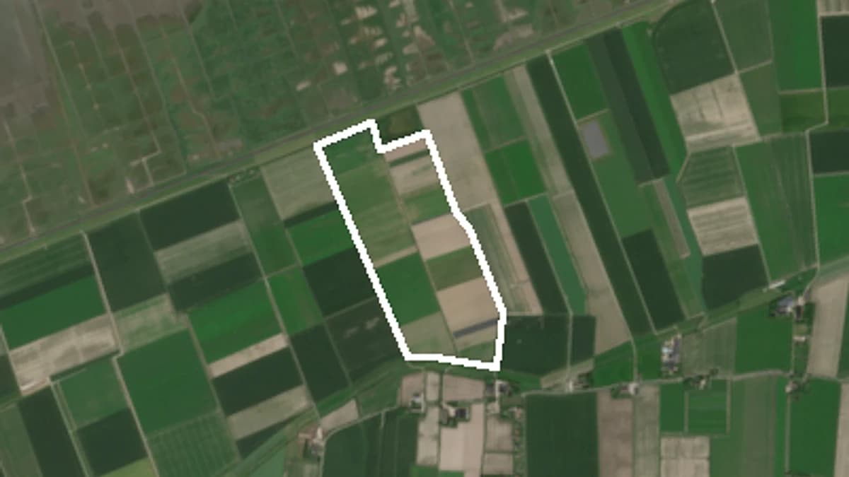 Sentinel-2 true colour of Horaholm, a 55 ha arable place registered on this site, outlined in white among the fields around it